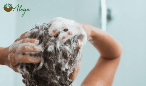Shampoing avec SCI vs Shampoing saponifié à froid : Lequel choisir ?